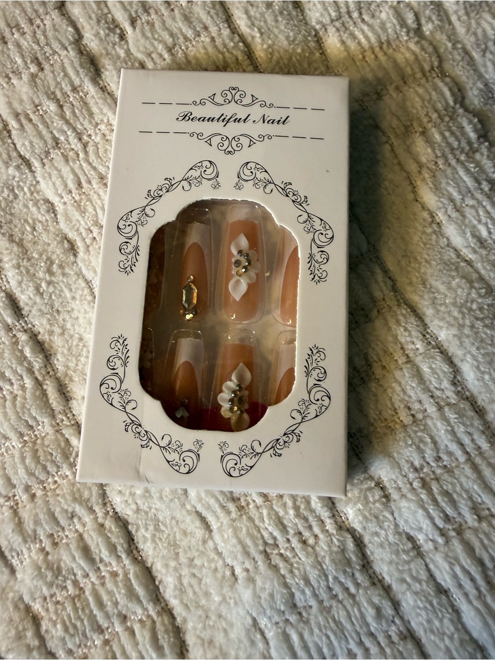 Beautiful Nail Press-On Set in Nude with White Floral Accents